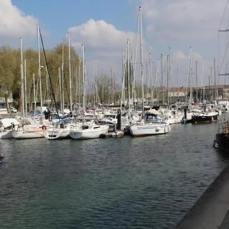 Rochefort, 2 Pieces, 4 Personnes - Fr-1-246b-38 * Rochefort (Charente-Maritime)